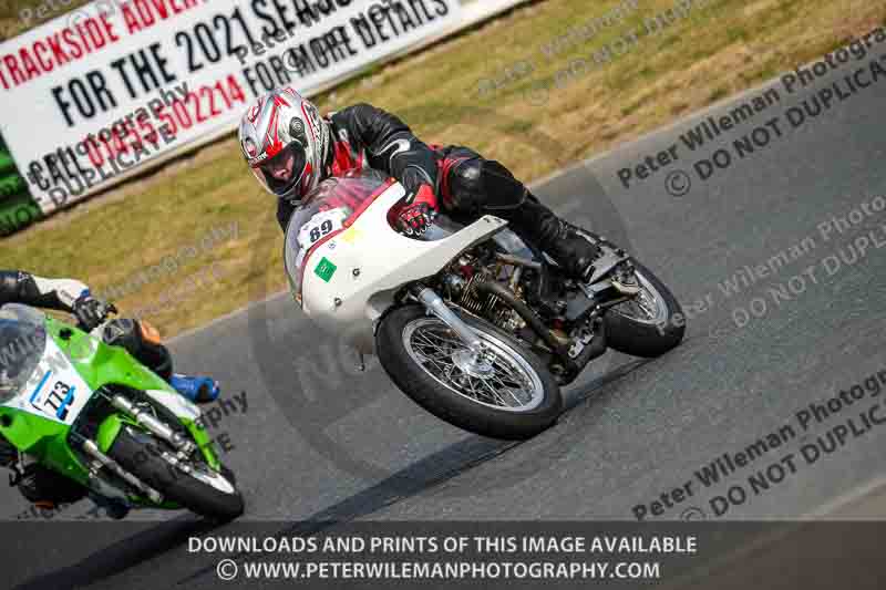 Vintage motorcycle club;eventdigitalimages;mallory park;mallory park trackday photographs;no limits trackdays;peter wileman photography;trackday digital images;trackday photos;vmcc festival 1000 bikes photographs
